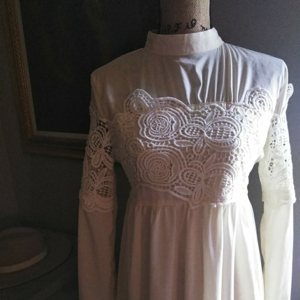 Lace me to Dress